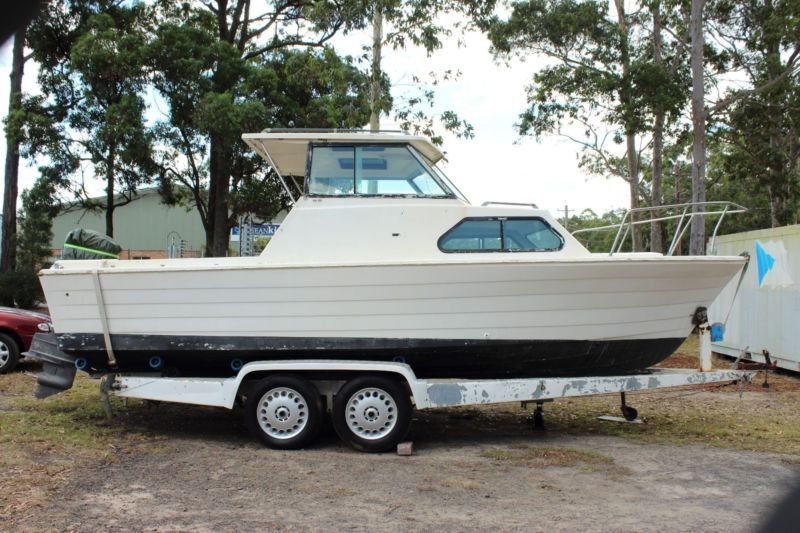 Boat Marine Pacer 22ft Outboard Motor for sale in Australia