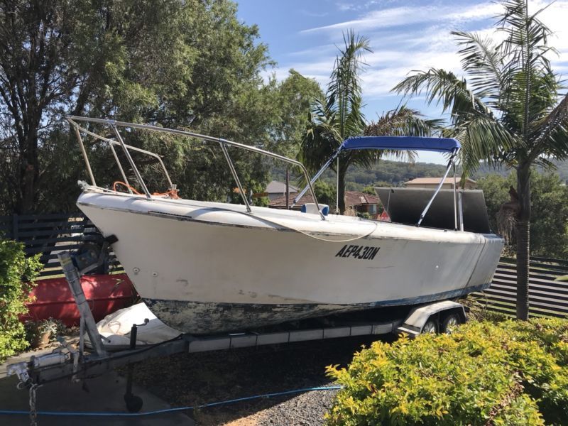 bertram caribbean 23ft diesel boat with tandem trailer