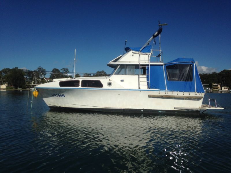 Savage 28ft Flybridge Cruiser for sale from Australia