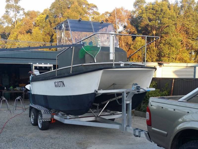 5.2m Powercat Boat Twin Hull - 2 X Johnsons Alloy Trailer Seamaster Not ...