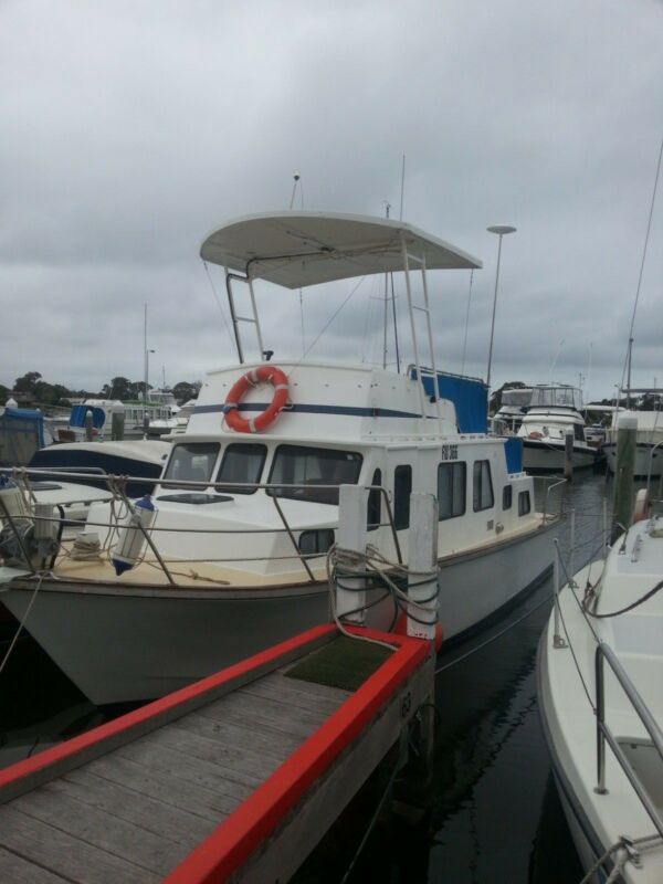 Roberts 32 Ft Fibreglass Cruiser for sale from Australia