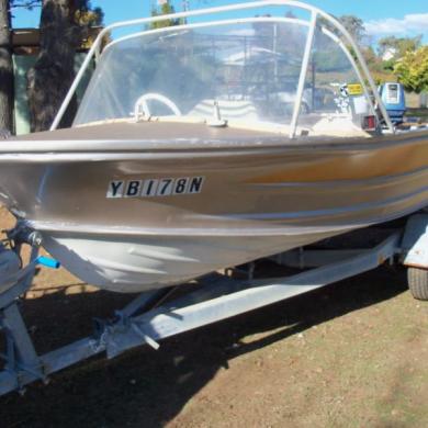outboard runabout