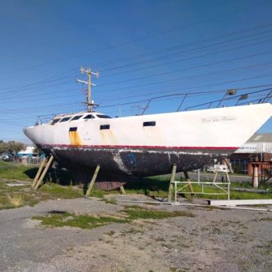 43foot Roberts Sail Yacht Monohull Ferro Cement Project Hardstand 4 ...